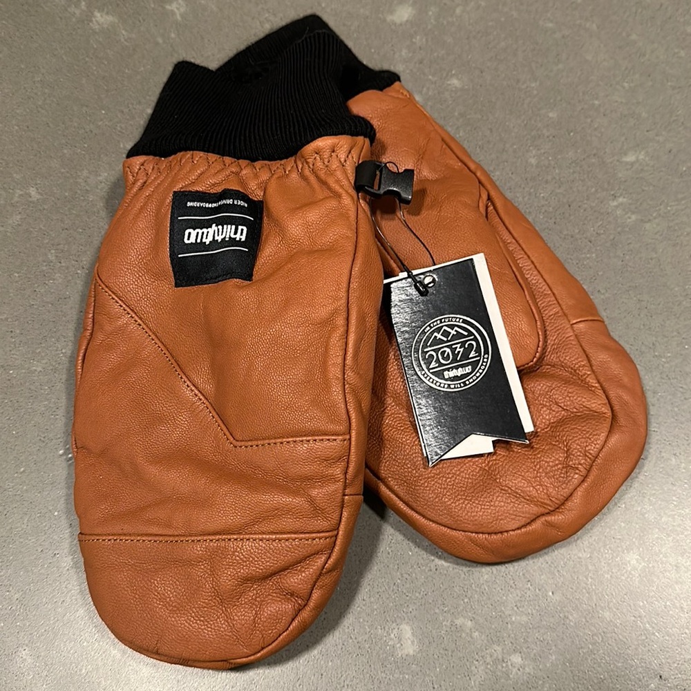 Thirtytwo valve mitt NWT